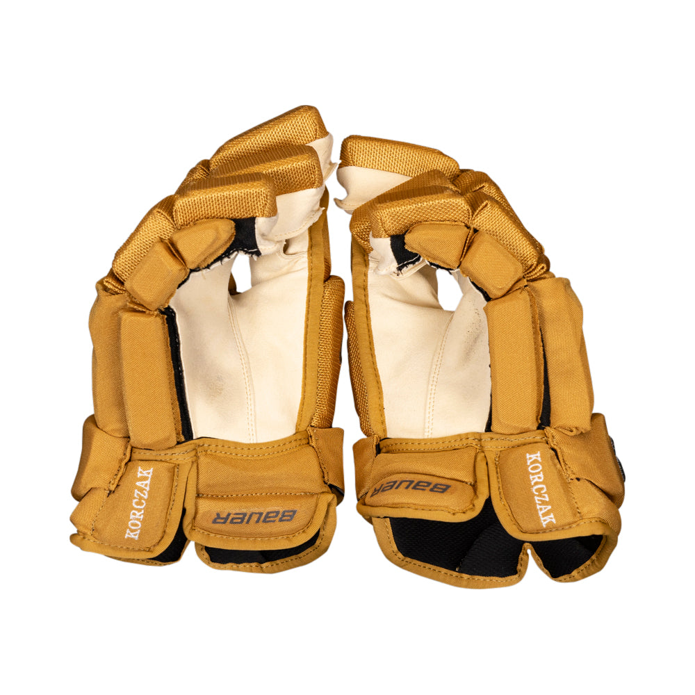 Game-Worn: #6 Kaedan Korczak 2023-2024 Winter Classic Style Gloves  - 17112